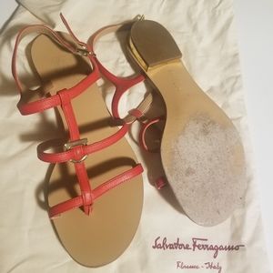 Very cute women's sandals, comes with dust bag